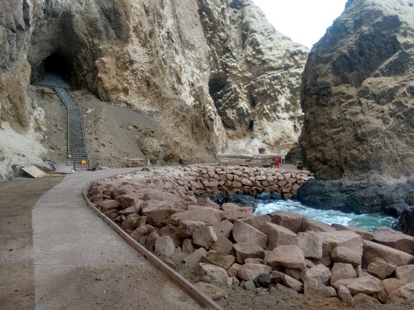 Cuevas de Anzota - Arquitectura tallada por el mar y el viento.