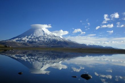 El lago Chungará en el altiplano del norte de Chile